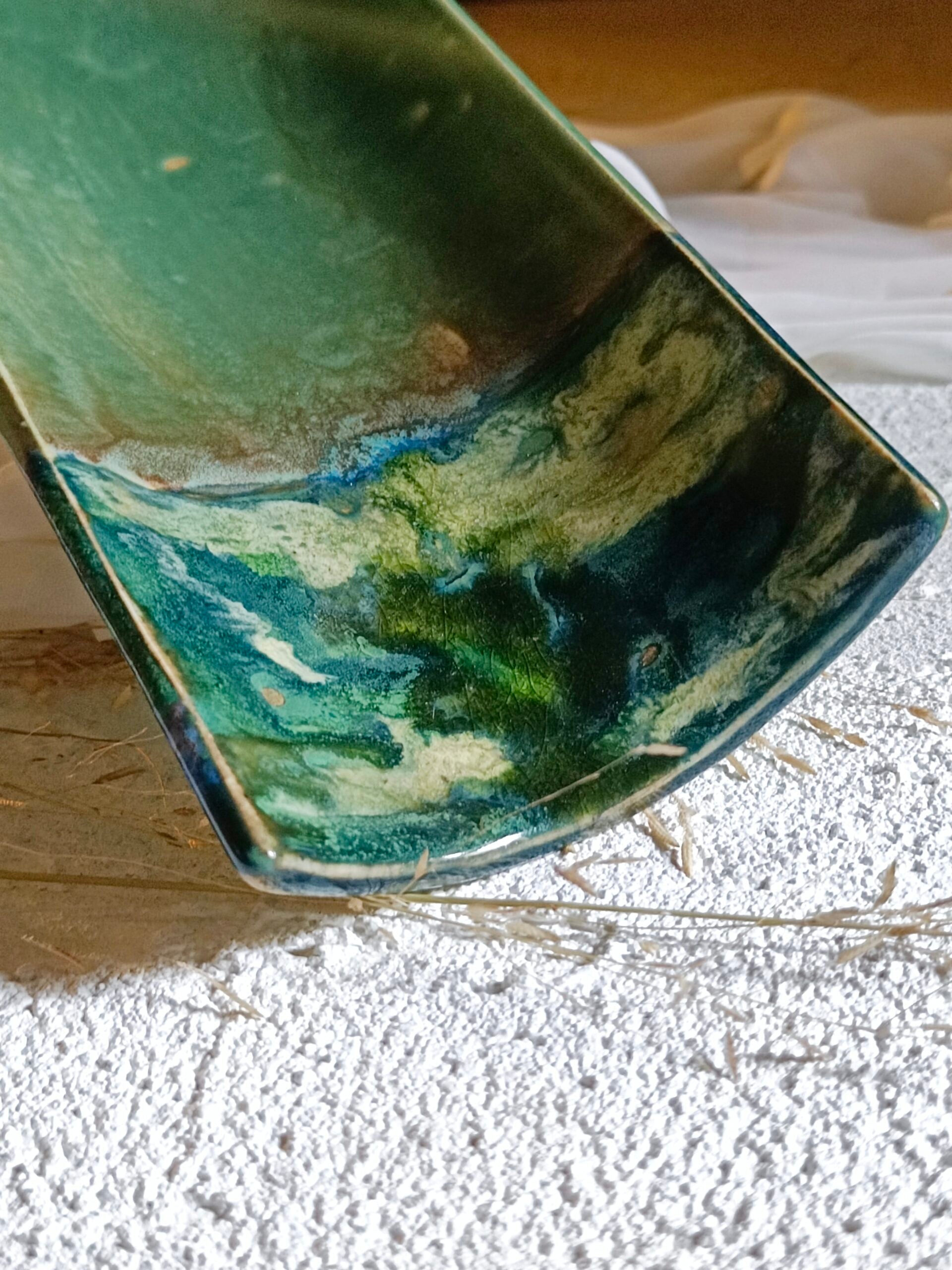Curved platter